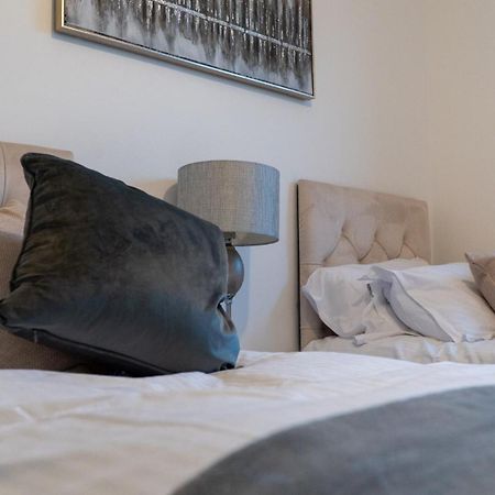 Апартаменты Lovely 2 Bed Penthouse In Loughton Central Location Экстерьер фото